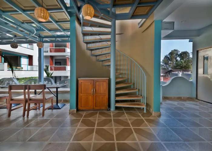Grand Continent Morjim Hotel