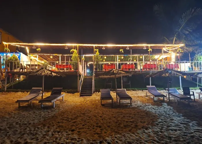 Happy Shack Beach And Wooden Huts Colva