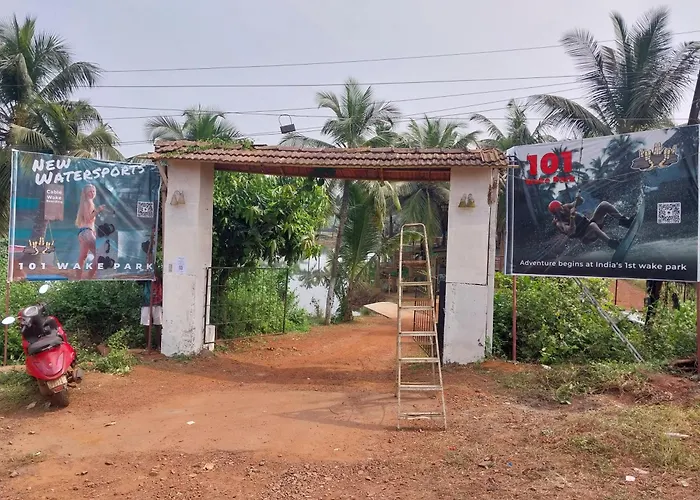 Om Lake Resort Arambol