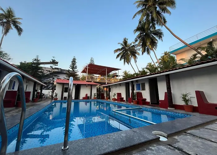 La Paulo'S Back To Basic Beach Resort Morjim